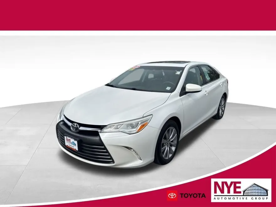 2015 Toyota Camry XLE photo 1