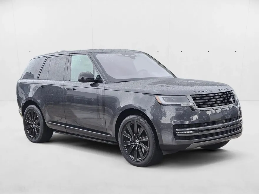 2023 Land Rover Range Rover SE photo 1