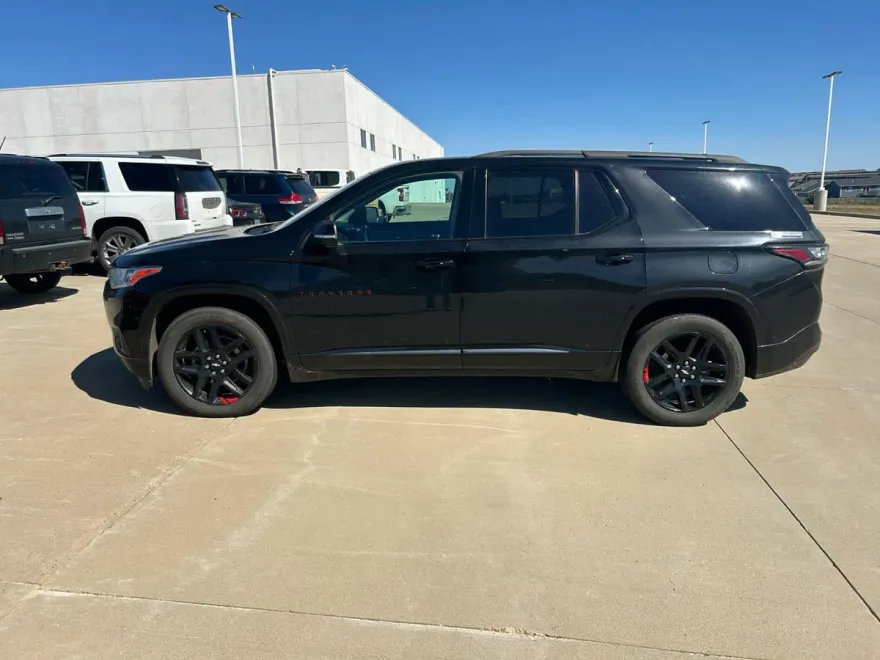 2021 Chevrolet Traverse Premier photo 1