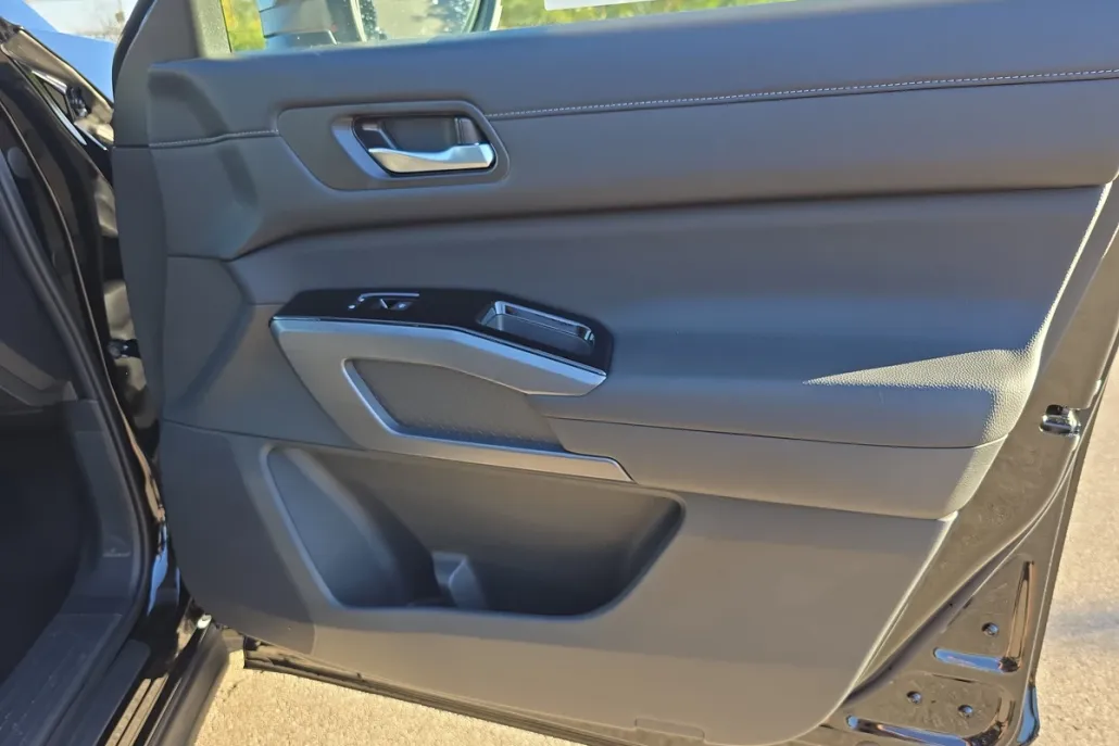 2025 Nissan Pathfinder SL photo 1