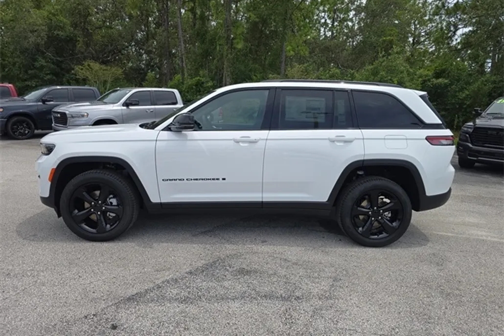 2025 Jeep Grand Cherokee Limited photo 1
