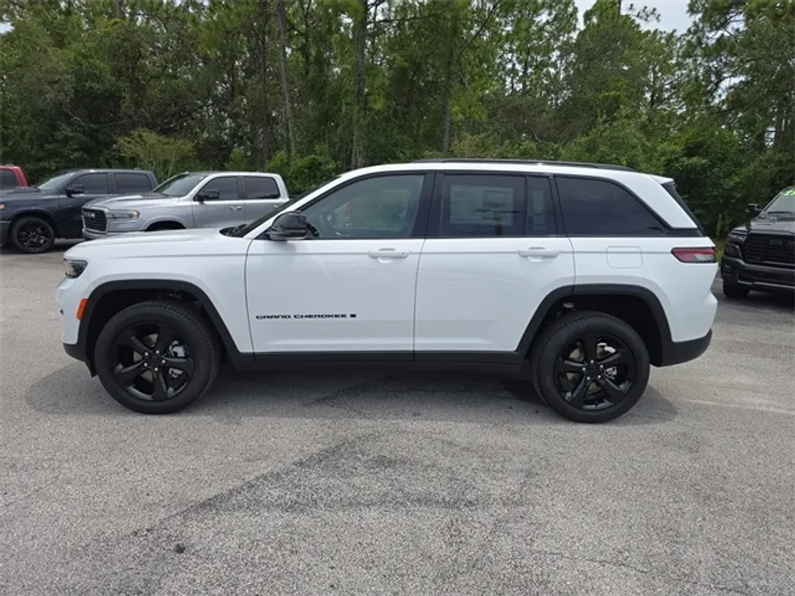 2025 Jeep Grand Cherokee Limited photo 1