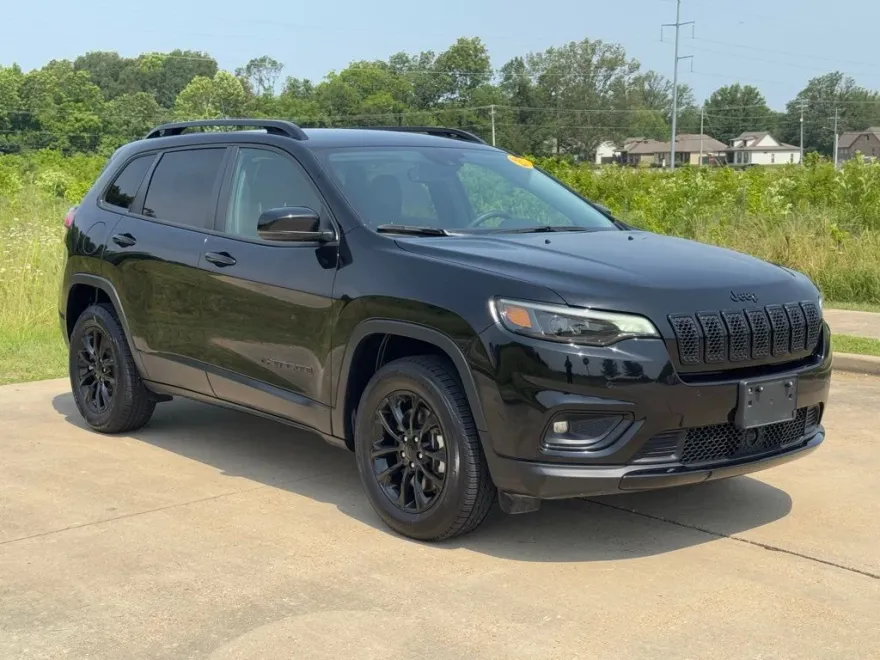 2023 Jeep Cherokee Altitude photo 1
