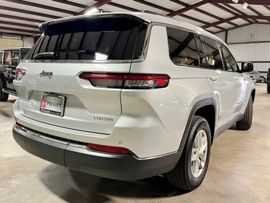 2023 Jeep Grand Cherokee Laredo photo 1