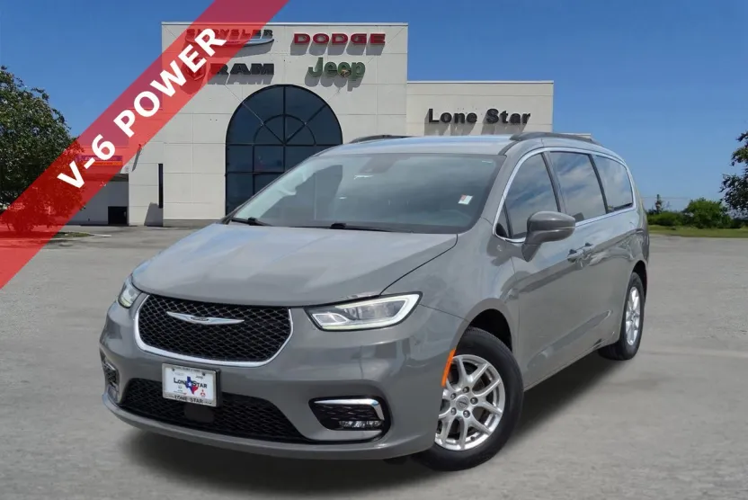 2022 Chrysler Pacifica Touring L photo 1
