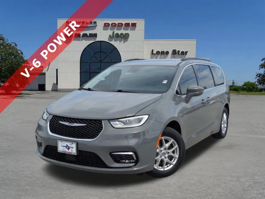 2022 Chrysler Pacifica Touring L photo 1