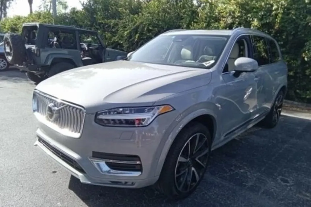 2024 Volvo XC90 Plus photo 1
