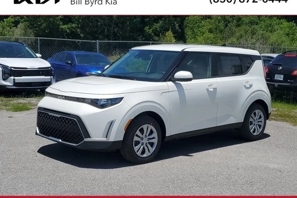 2025 Kia Soul LX photo 1