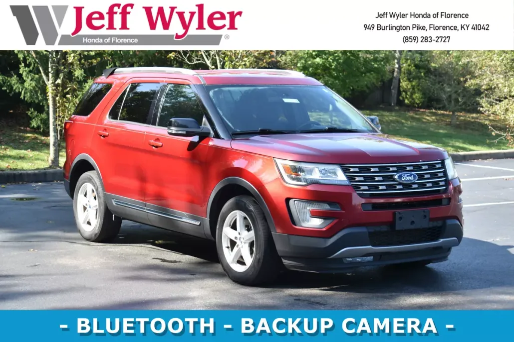 2017 Ford Explorer XLT photo 1