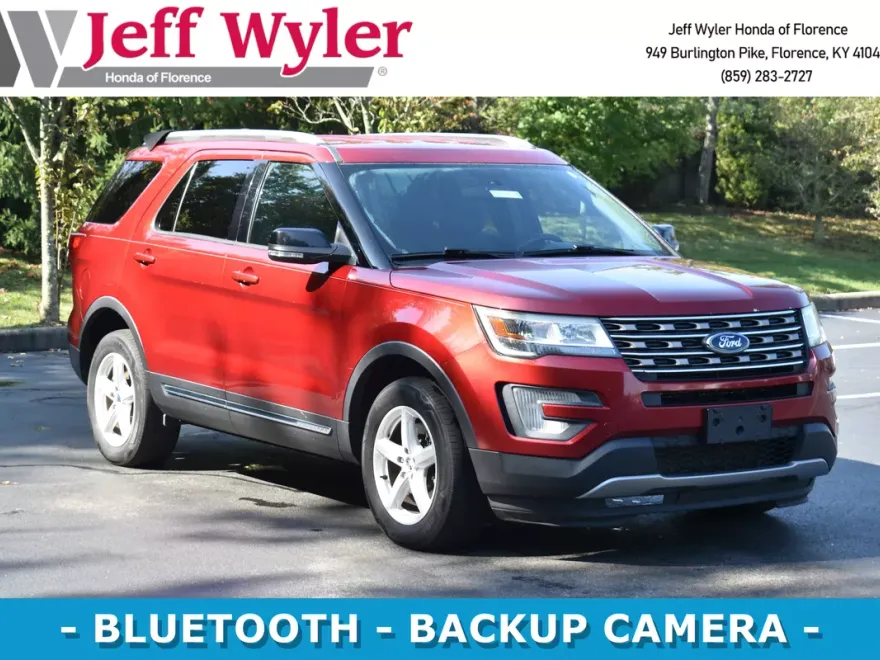 2017 Ford Explorer XLT photo 1