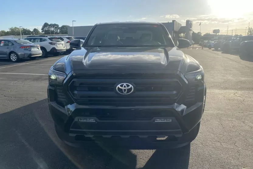 2025 Toyota Tacoma SR5 photo 1