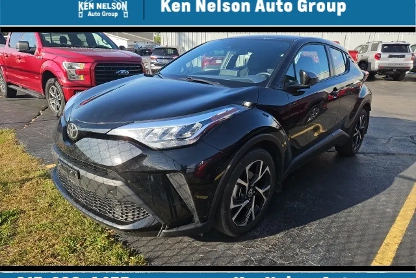 2021 Toyota C-HR XLE photo 1