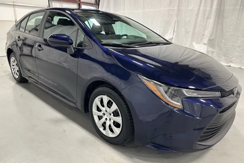 2025 Toyota Corolla LE photo 1