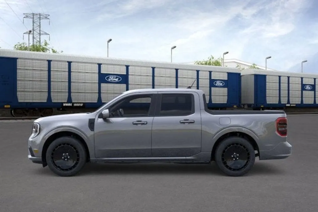 2025 Ford Maverick photo 1