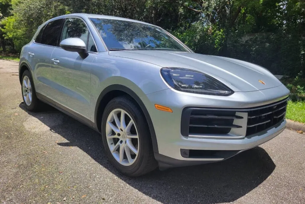 2024 Porsche Cayenne photo 1