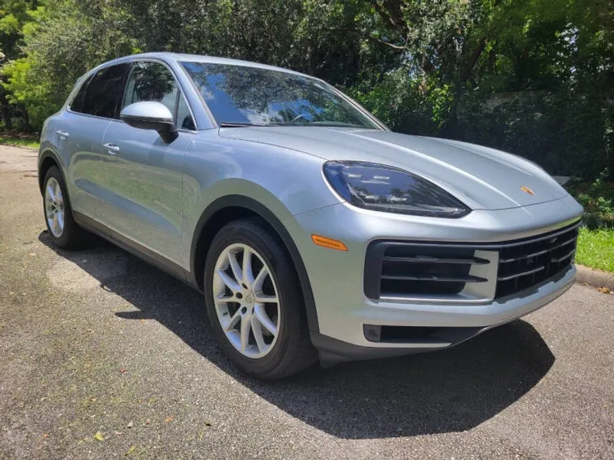 2024 Porsche Cayenne photo 1