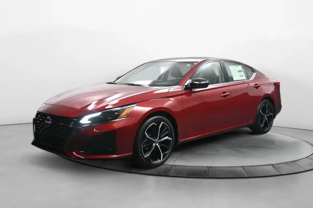 2025 Nissan Altima SR photo 1