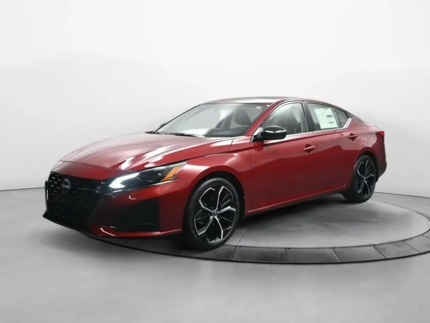 2025 Nissan Altima SR photo 1