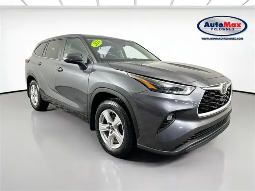 2023 Toyota Highlander LE photo 1