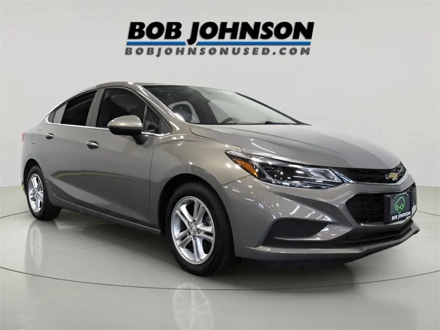 2018 Chevrolet Cruze LT photo 1