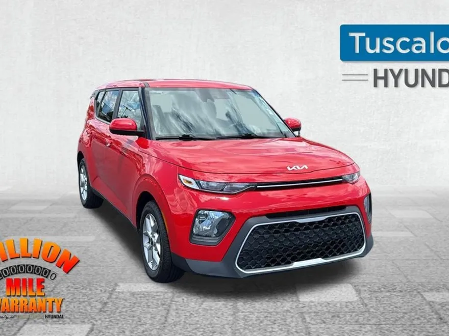 2022 Kia Soul LX photo 1