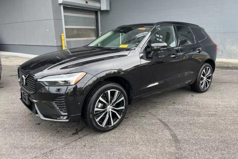 2025 Volvo XC60 B5 Plus photo 1