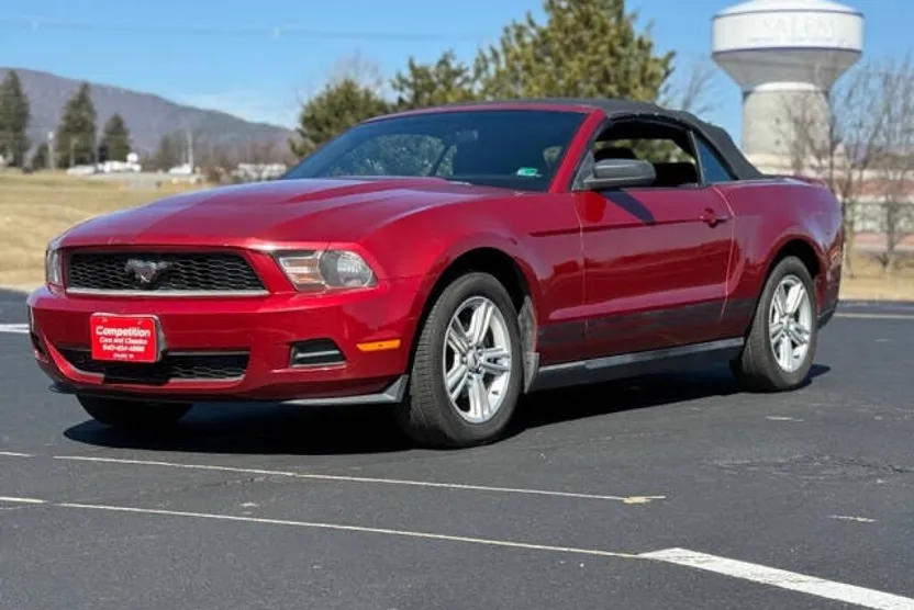 2010 Ford Mustang V6 Convertible photo 1
