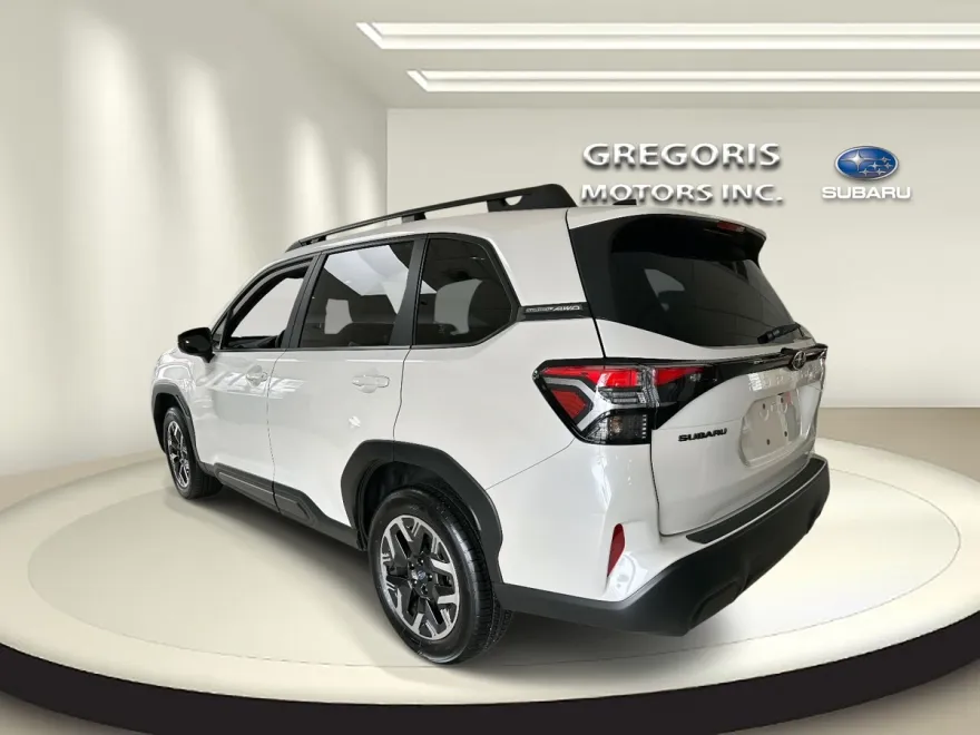 2025 Subaru Forester Premium photo 1
