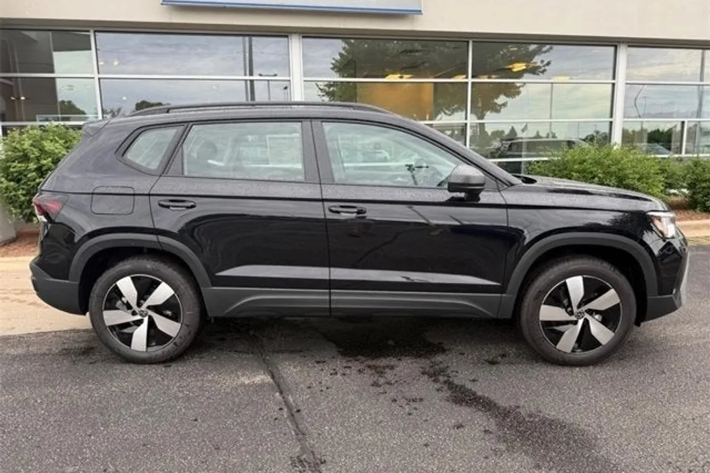 2025 Volkswagen Taos S photo 1