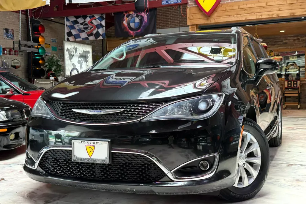 2018 Chrysler Pacifica Touring L photo 1