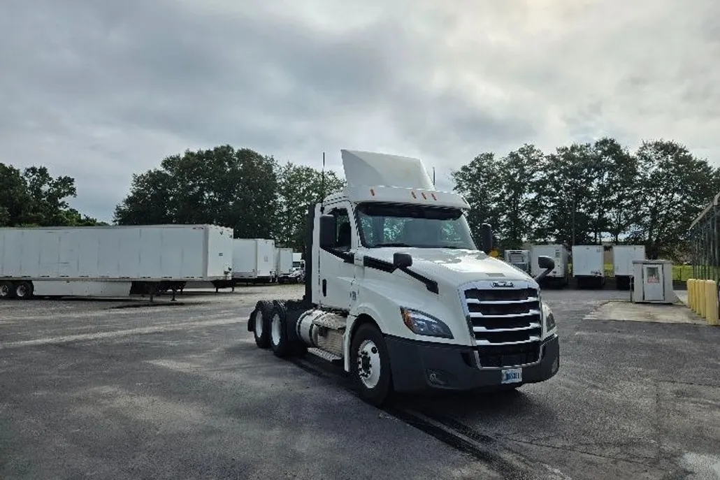 2020 Freightliner Cascadia 126" Day cab photo 1