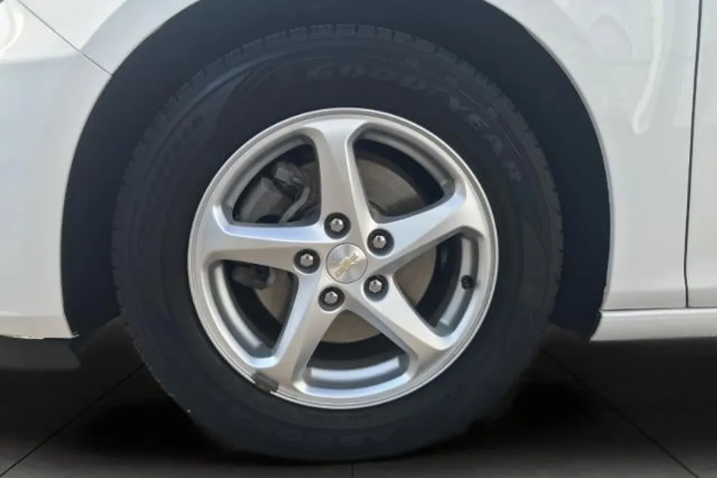 2017 Chevrolet Malibu LS photo 1
