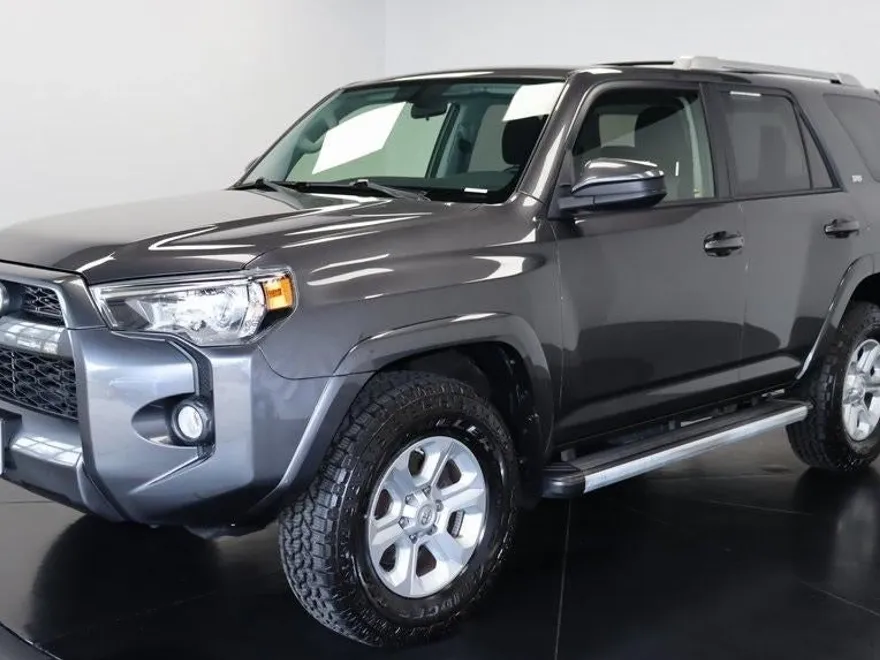 2018 Toyota 4Runner SR5 photo 1