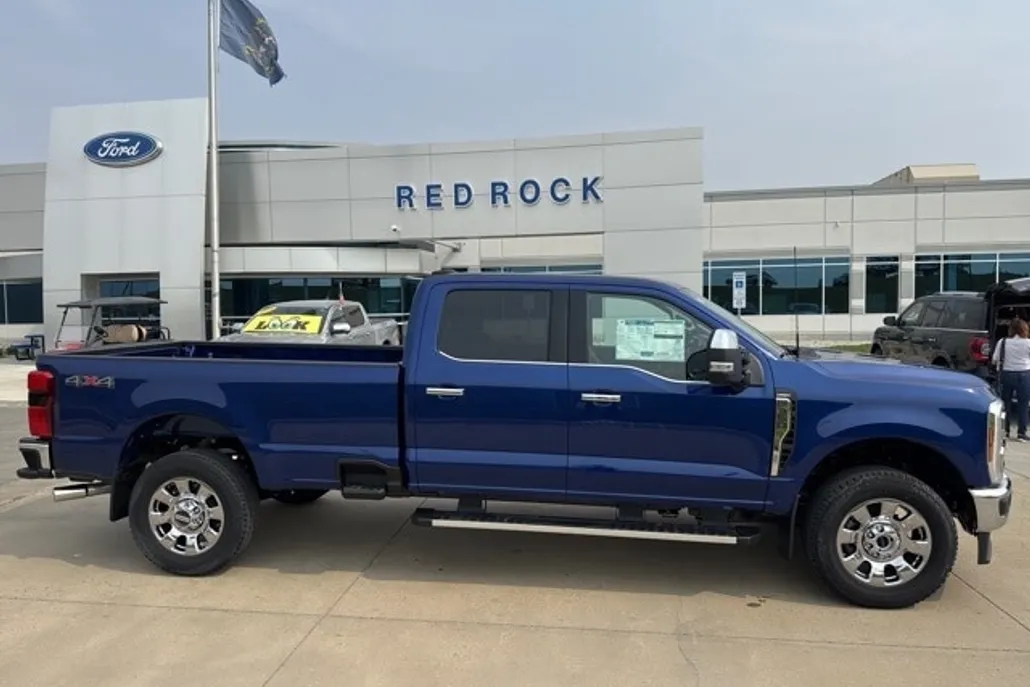 2026 Ford F-350 Lariat photo 1