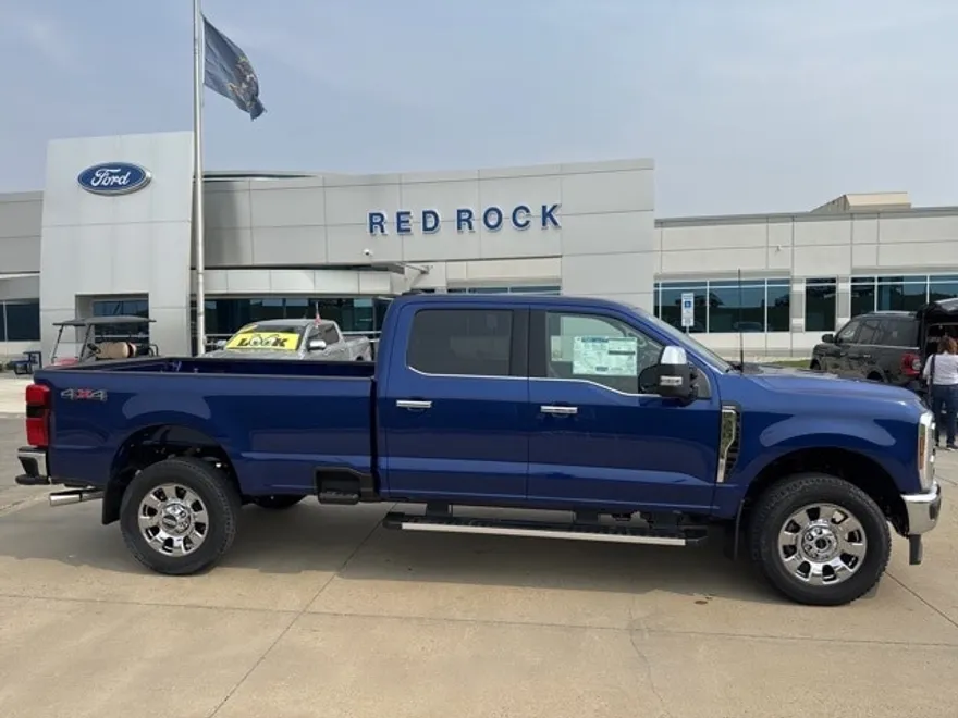 2026 Ford F-350 Lariat photo 1