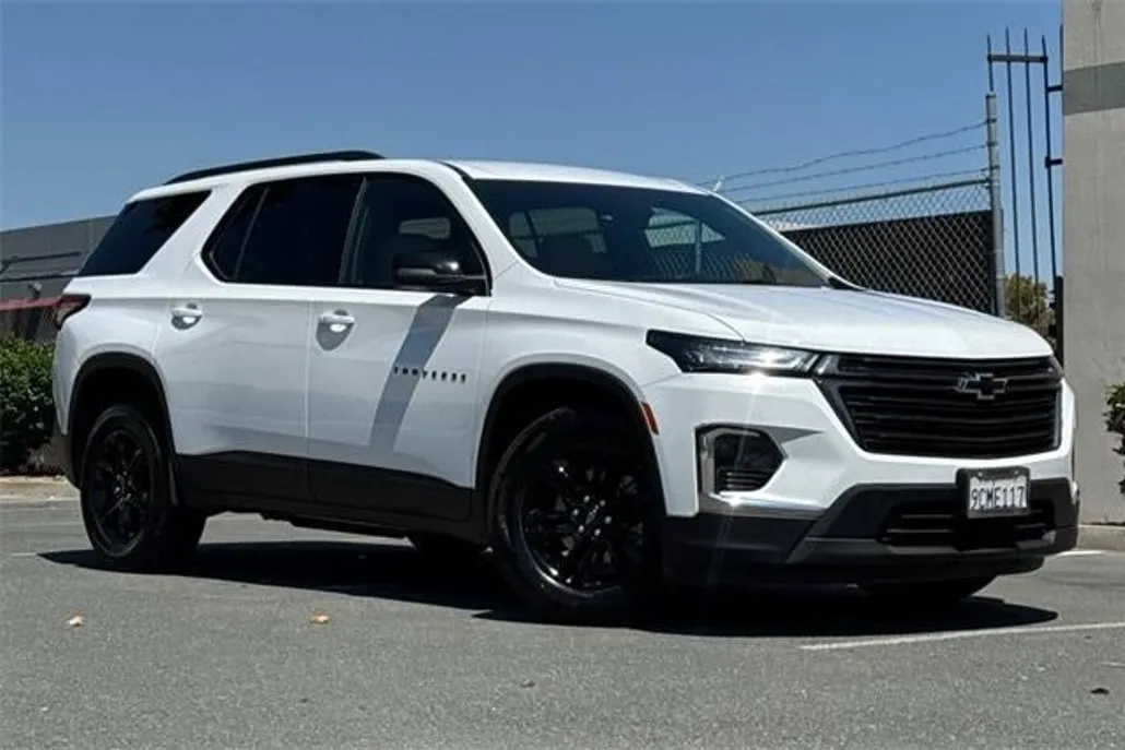 2022 Chevrolet Traverse LS photo 1