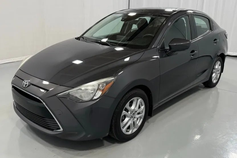 2017 Toyota Yaris iA Base photo 1