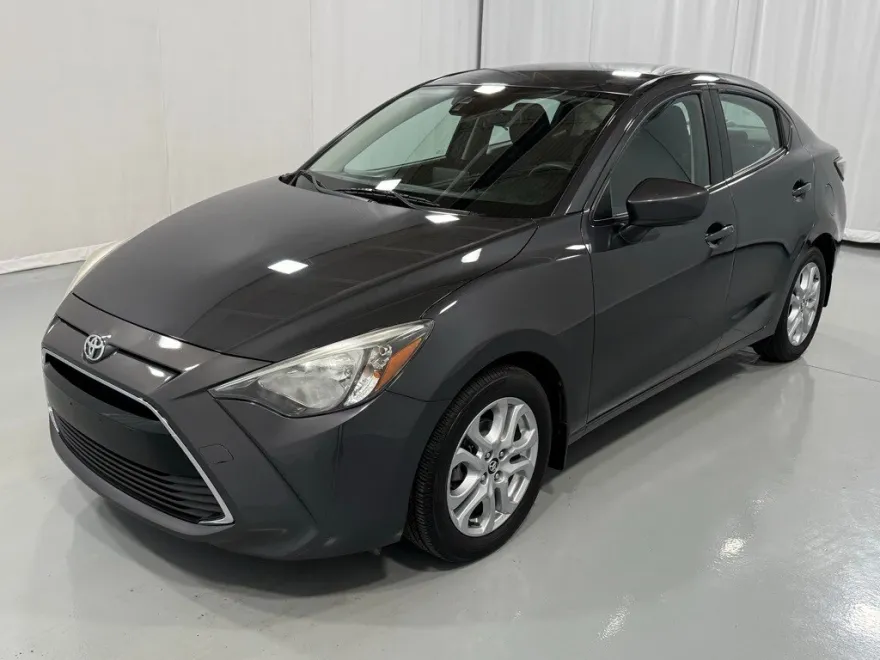 2017 Toyota Yaris iA Base photo 1