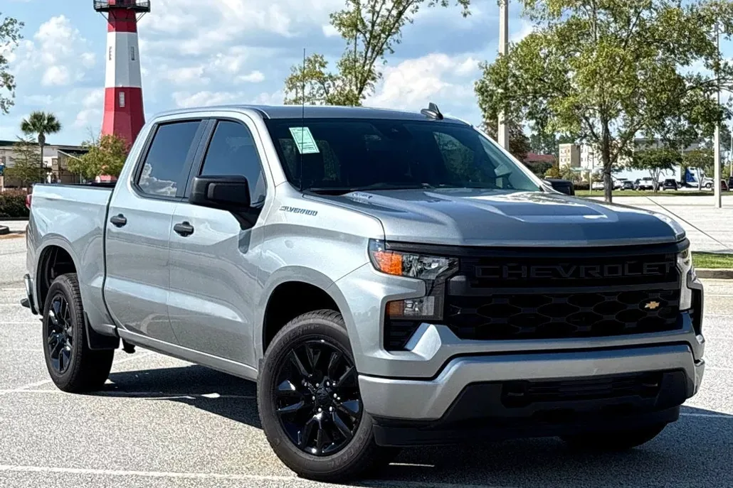 2025 Chevrolet Silverado 1500 Custom photo 1