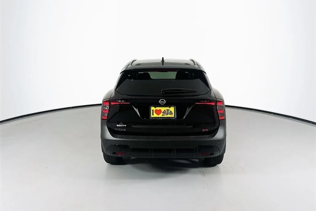 2025 Nissan Kicks SR photo 1
