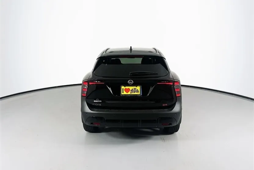 2025 Nissan Kicks SR photo 1