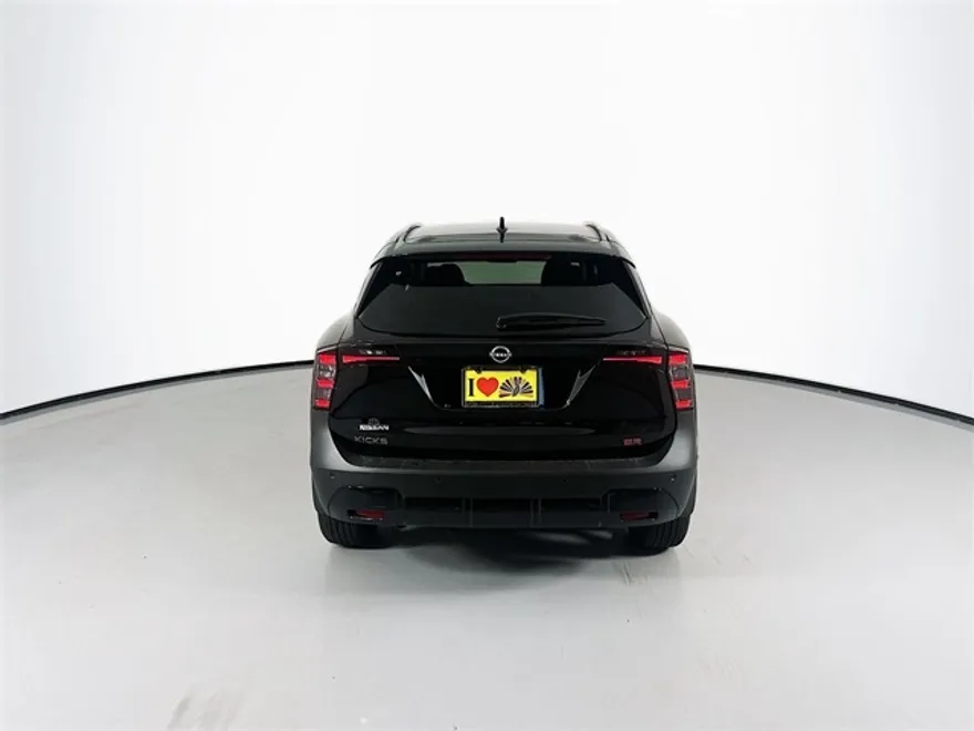 2025 Nissan Kicks SR photo 1