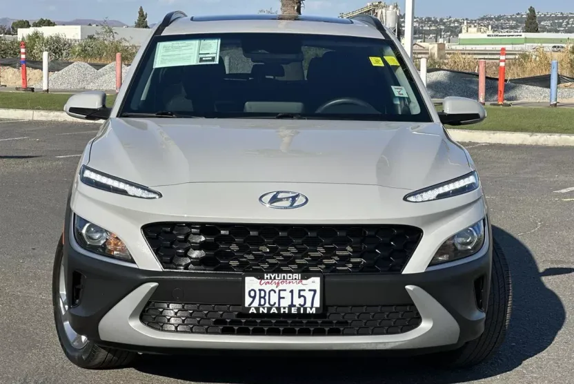 2022 Hyundai Kona SEL photo 1