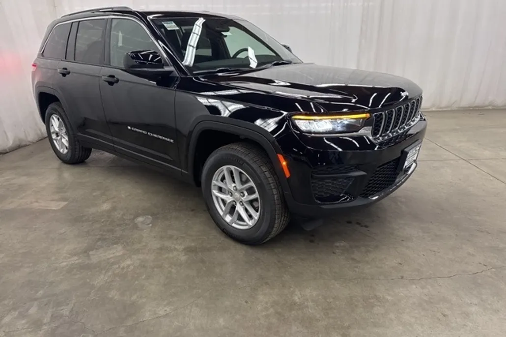 2025 Jeep Grand Cherokee Laredo Altitude photo 1