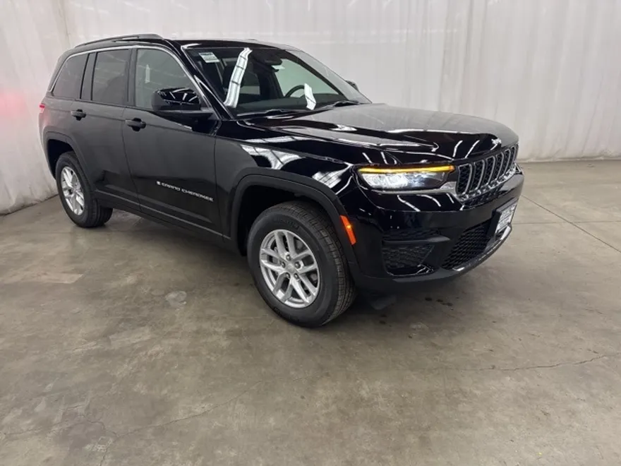 2025 Jeep Grand Cherokee Laredo Altitude photo 1