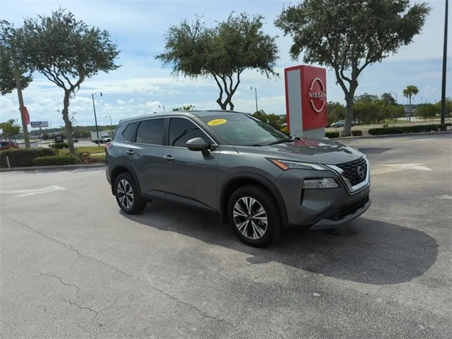 2023 Nissan Rogue SV photo 1