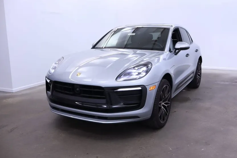 2024 Porsche Macan T photo 1