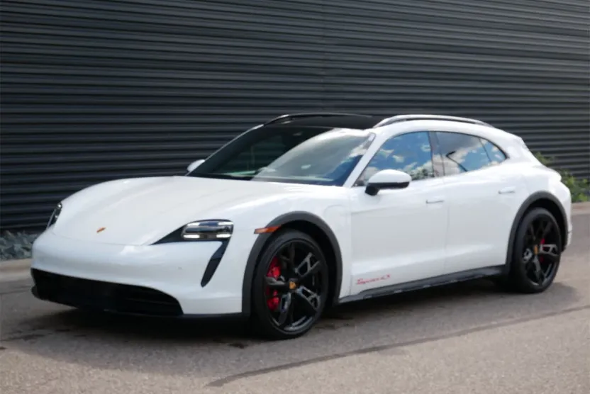 2023 Porsche Taycan 4S Cross Turismo photo 1