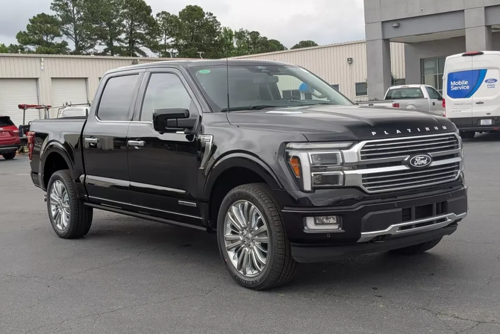 2025 Ford F-150 Platinum photo 1