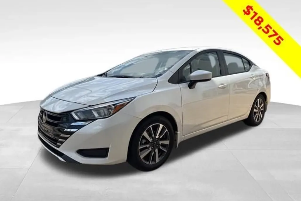 2023 Nissan Versa 1.6 SV photo 1